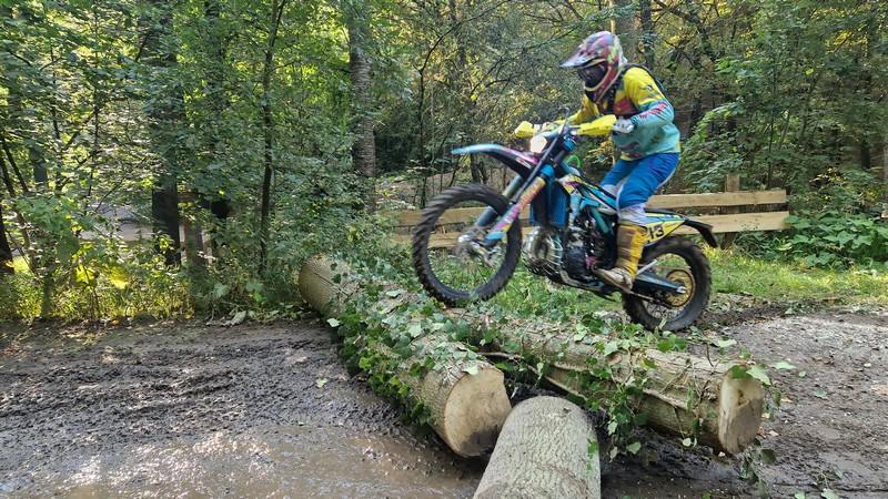 Trialtechnik auf der Enduro