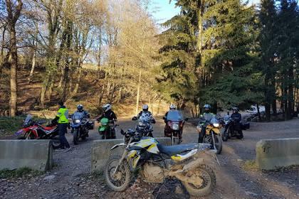 Dickschifftraining - Sicheres bewegen einer Reiseenduro auf losem Untergrund