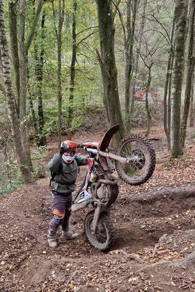 Enduro Lehrgang für Fortgeschrittene - Hindernisse überwinden, steile Auf- und Abfahrten